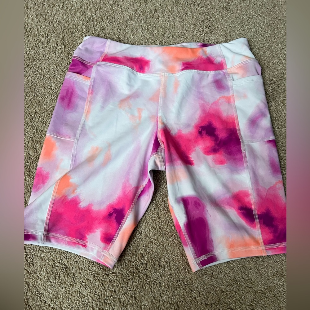 Girls avia tie dye biker shorts w/ pockets! Size 14-16/xl